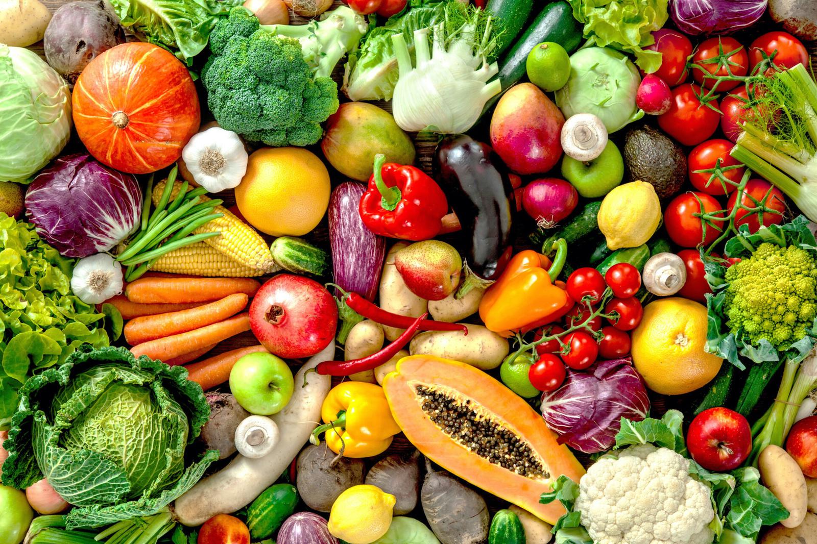 Eine Auswahl an Obst und Gemüse